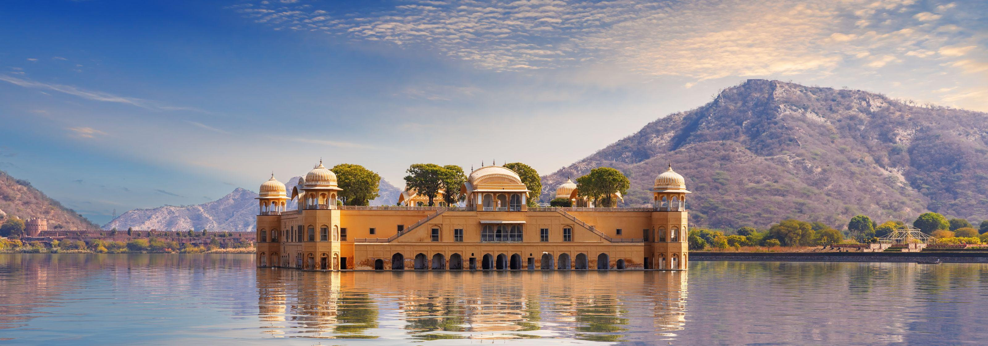 Amritsar to Jaipur Taxi