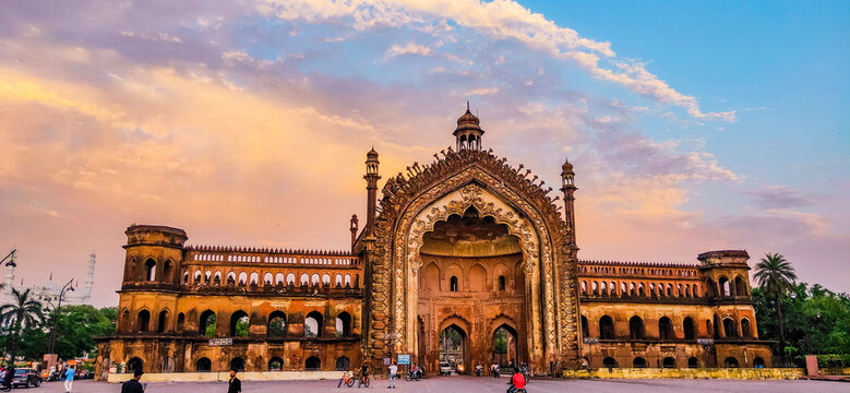 Amritsar to Lucknow Taxi